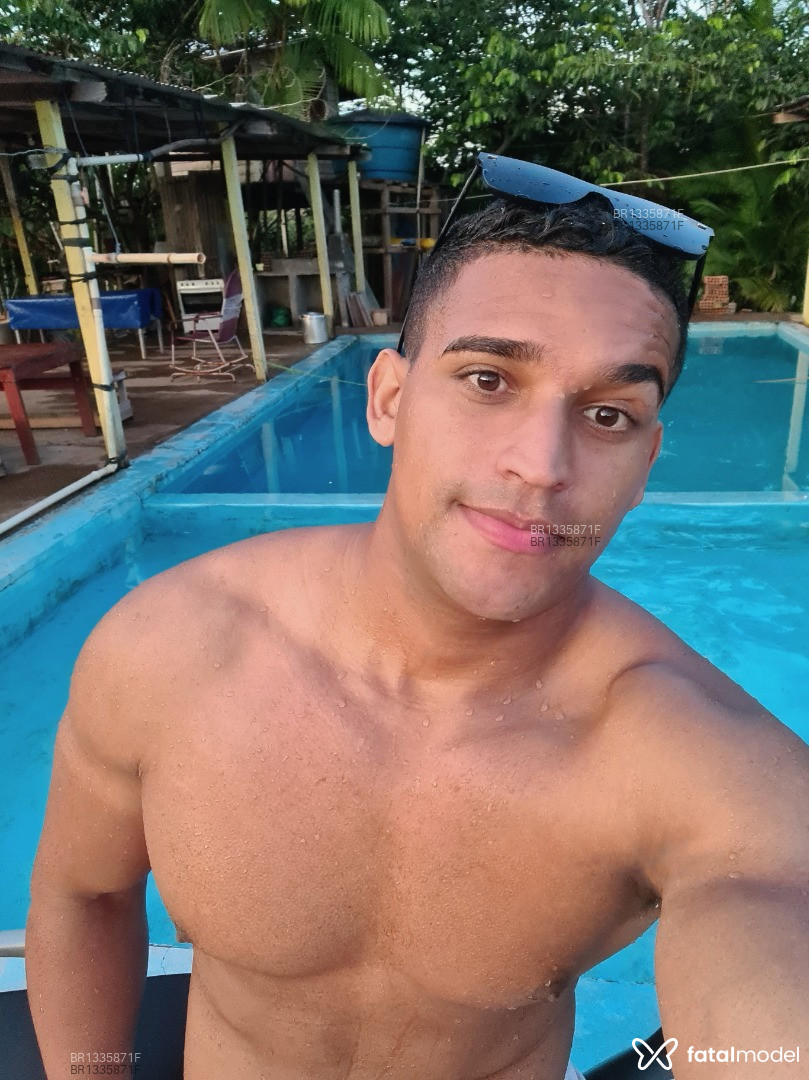 Acompanhante homem morena (o) de olhos castanhos em Virtual - Kaleb