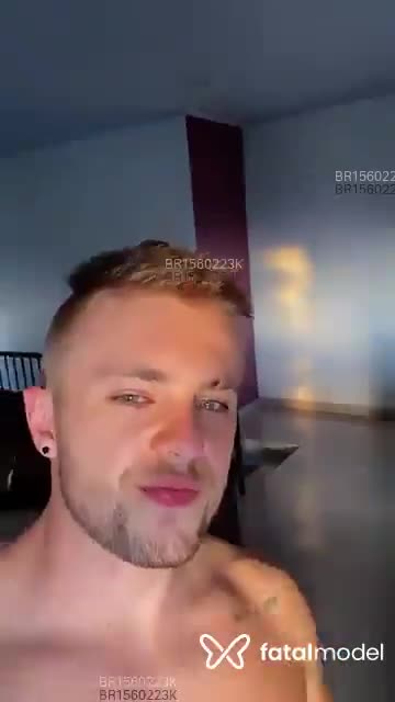 Acompanhante homem loira (o) de olhos castanhos em Curitiba - Thiago