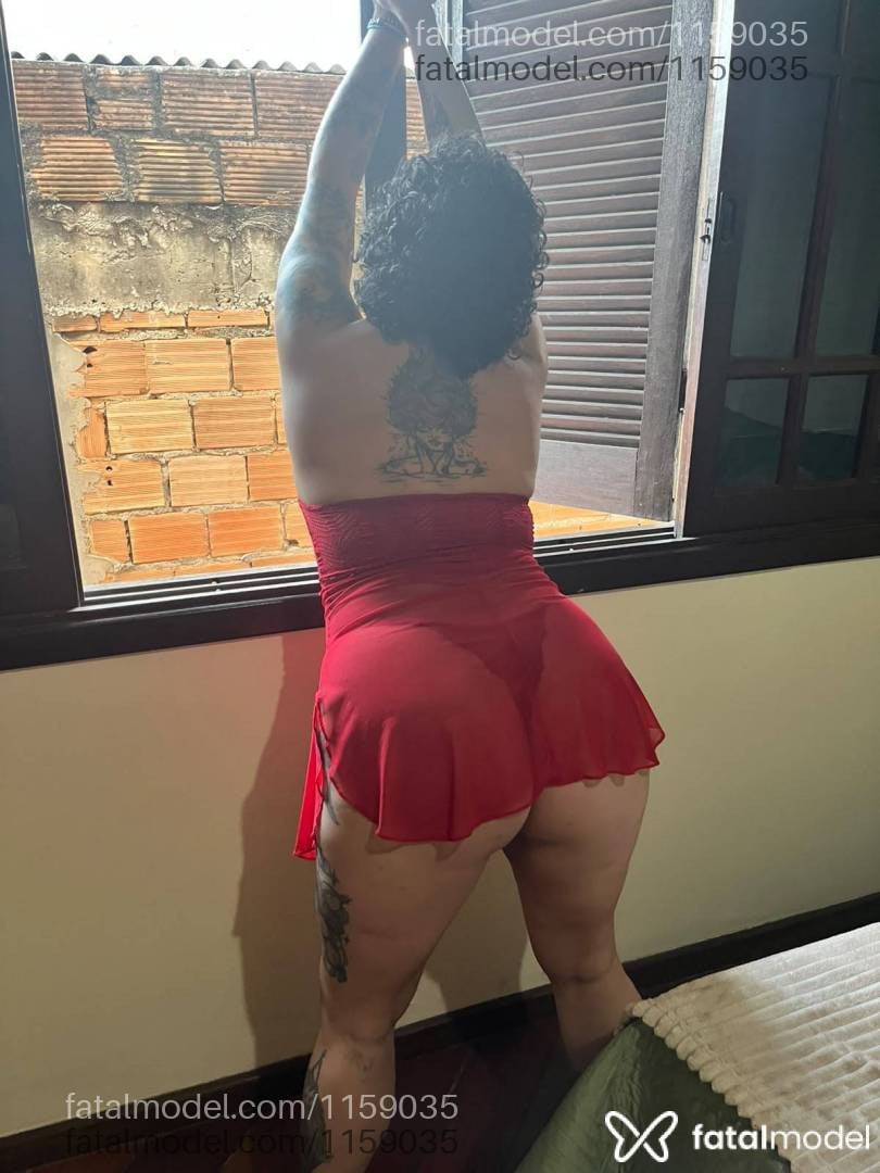 Acompanhante mulher morena (o) de olhos verdes - Ariella Miller