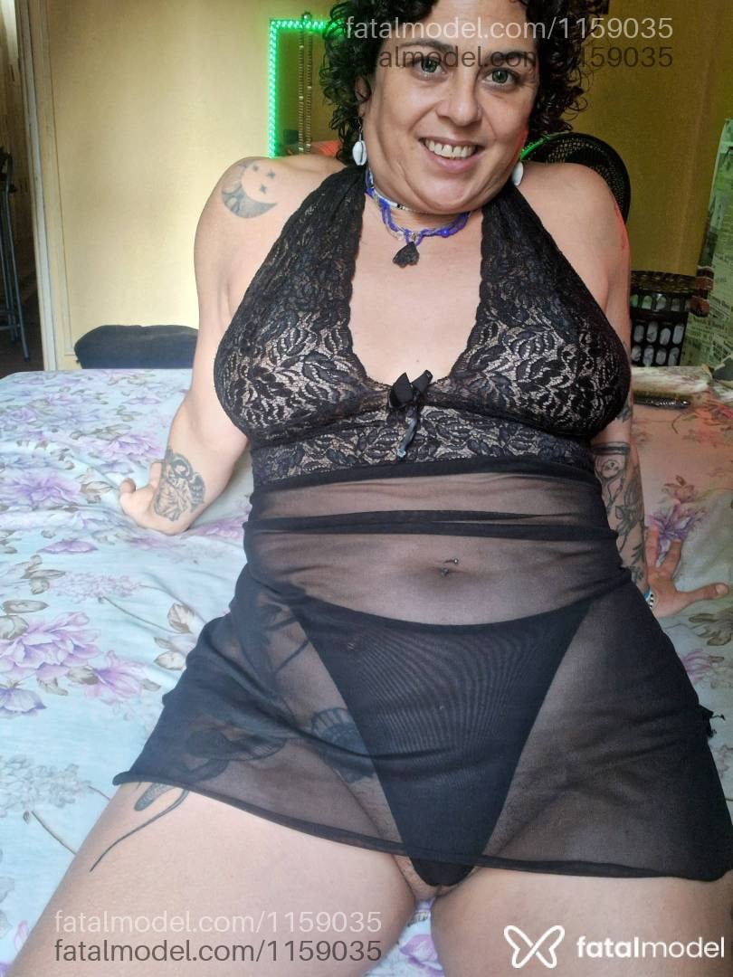 Acompanhante mulher morena (o) de olhos verdes - Ariella Miller