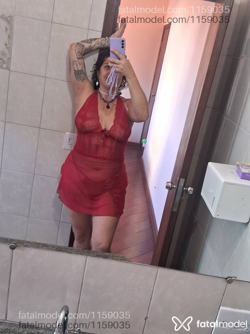 Acompanhante mulher morena (o) de olhos verdes - Ariella Miller