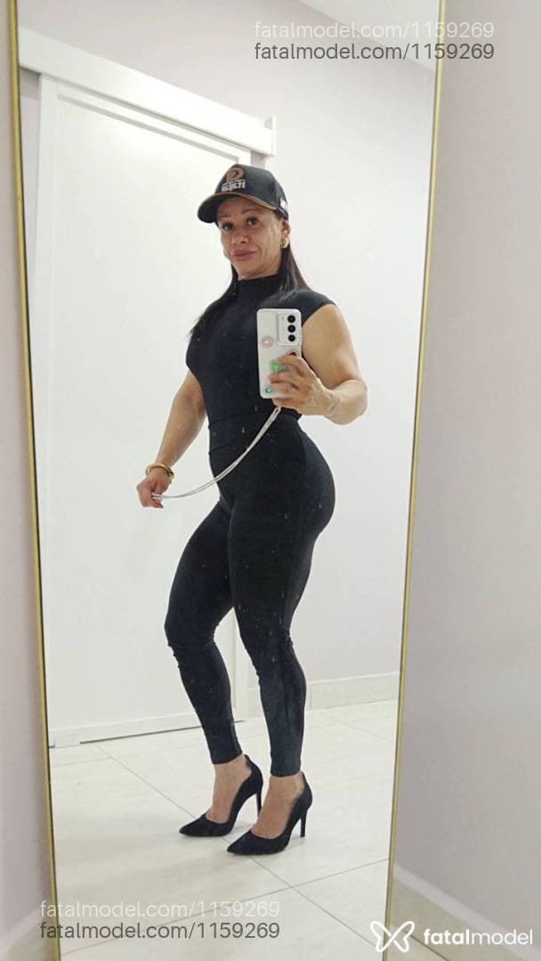 Acompanhante mulher com cabelo castanho de olhos castanhos - Amanda Dutra