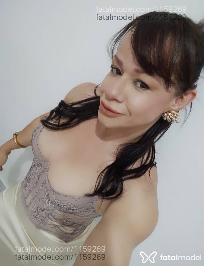 Acompanhante mulher com cabelo castanho de olhos castanhos - Amanda Dutra
