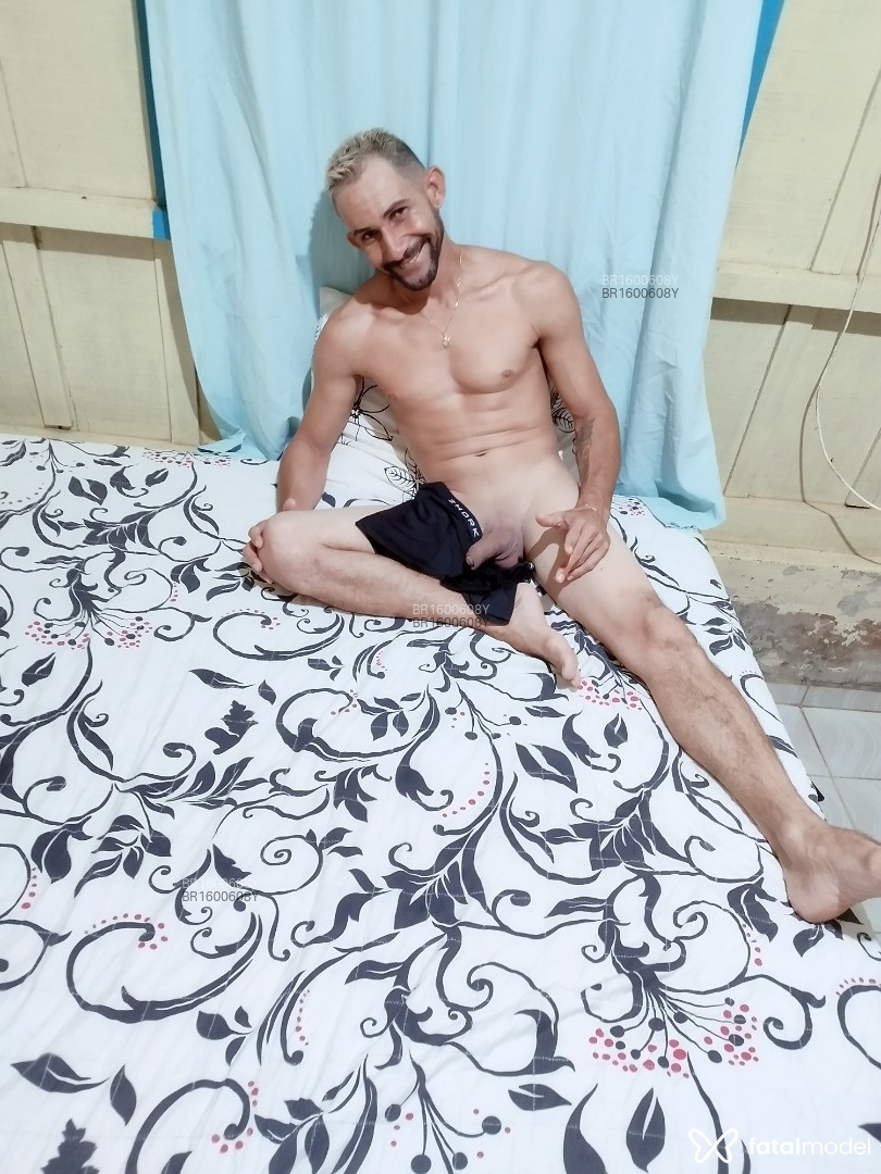 Acompanhante homem com cabelo castanho de olhos castanhos em Virtual - Dyonboy