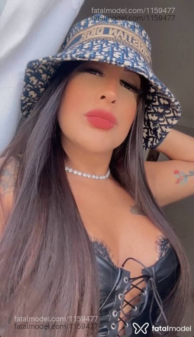 Acompanhante mulher com cabelo castanho de olhos castanhos - Emilin Fonseca
