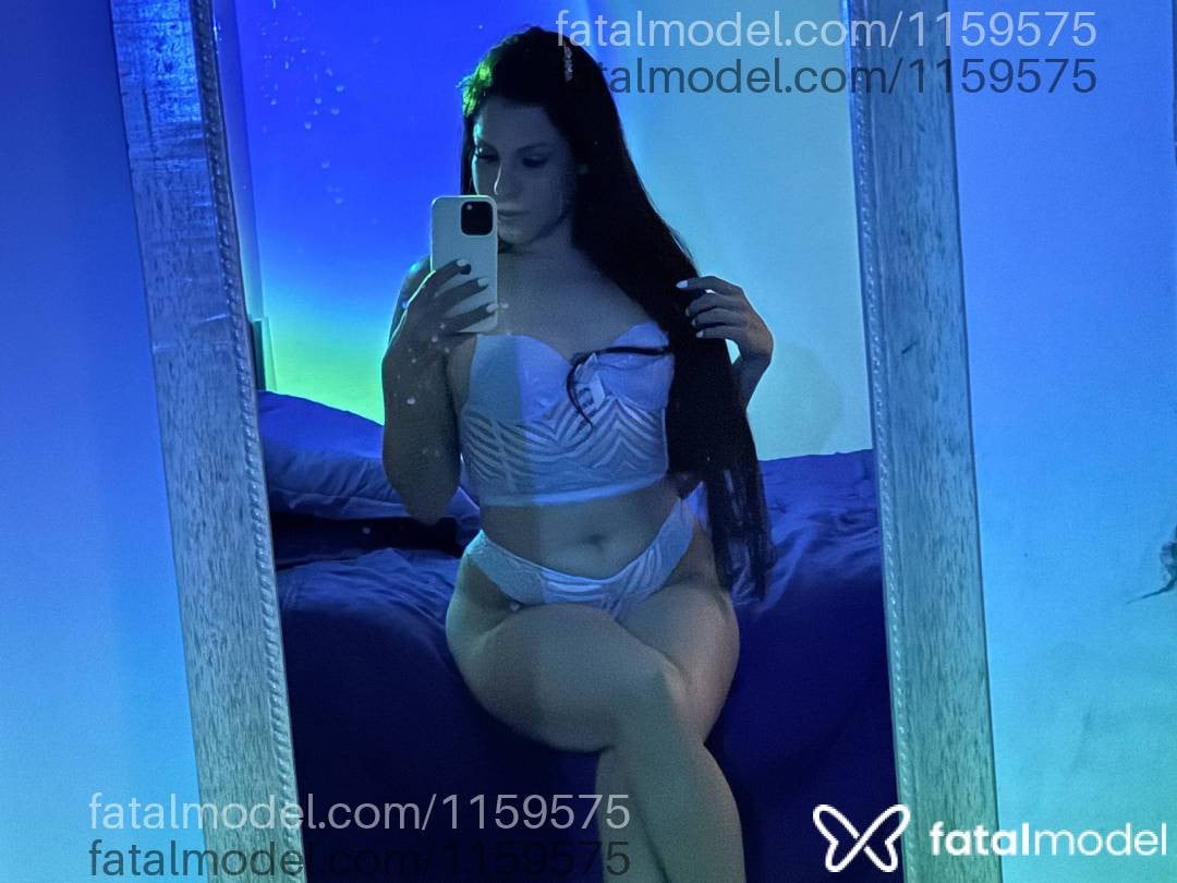 Acompanhante mulher com cabelo castanho de olhos castanhos - Agata