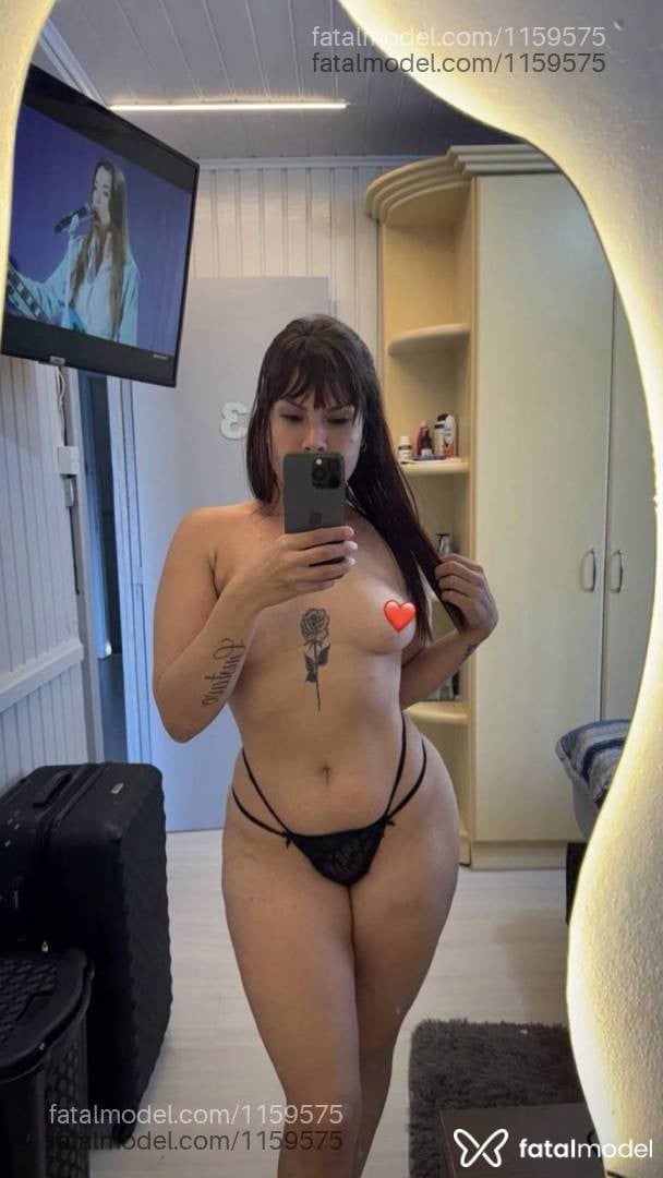 Acompanhante mulher com cabelo castanho de olhos castanhos - Agata