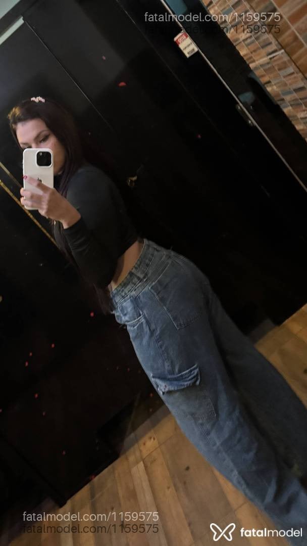 Acompanhante mulher com cabelo castanho de olhos castanhos - Agata