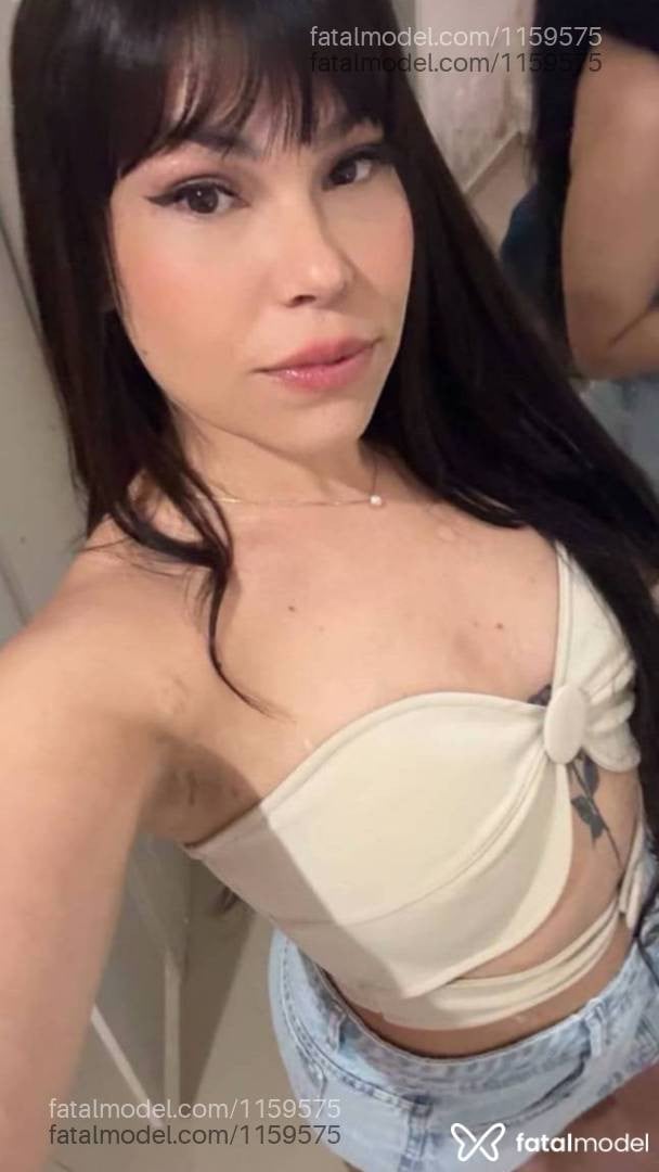Acompanhante mulher com cabelo castanho de olhos castanhos - Agata
