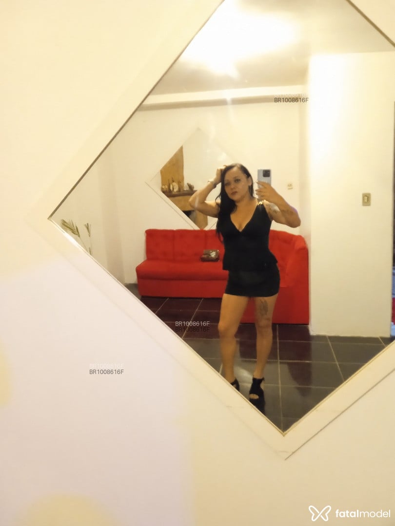 Acompanhante mulher com cabelo castanho de olhos mel em Venâncio Aires - Poliana