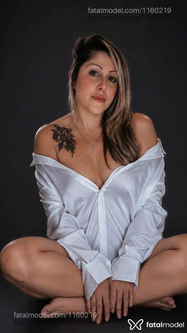Acompanhante mulher loira (o) de olhos mel - Marieli