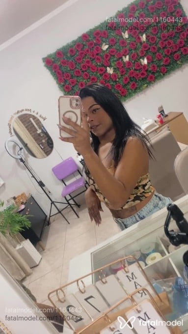 Acompanhante mulher trans morena (o) de olhos castanhos em Palmeiras de Goiás - Monique