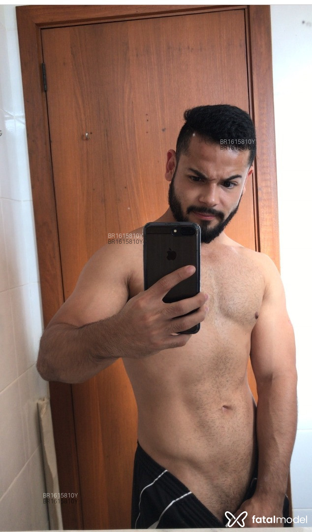 Acompanhante homem morena (o) de olhos castanhos em São José - Rodrigo