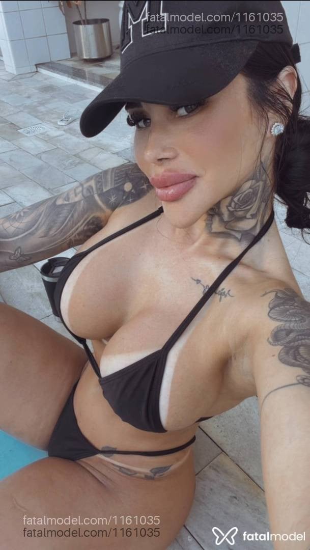 Acompanhante mulher morena (o) de olhos castanhos - Iza mello