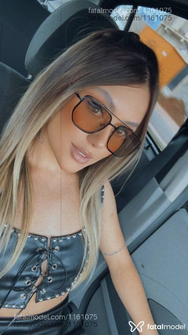Acompanhante mulher loira (o) de olhos castanhos - Bruninha