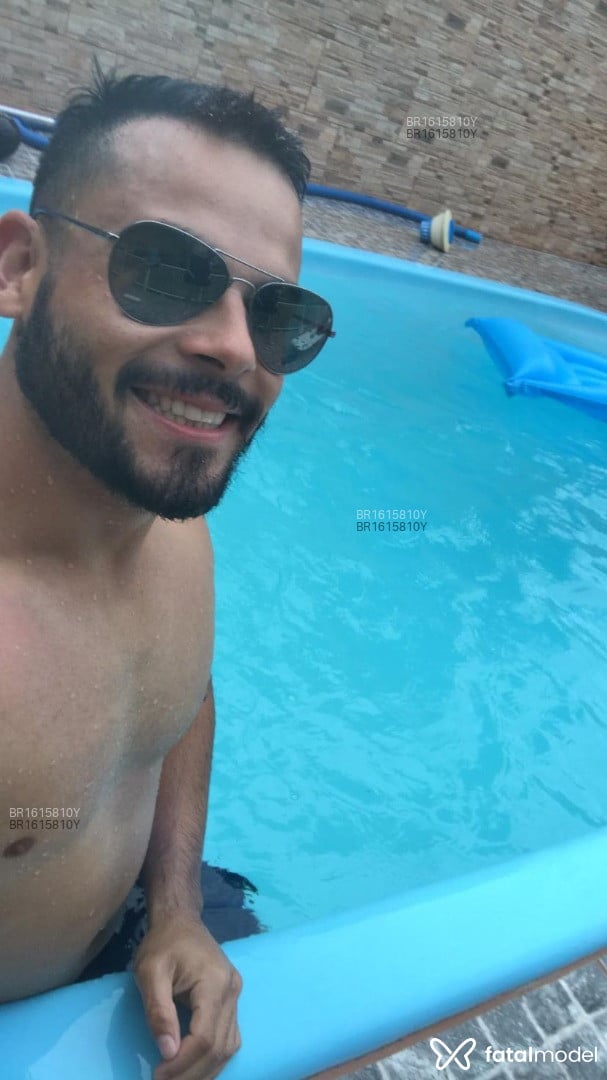 Acompanhante homem morena (o) de olhos castanhos em São José - Rodrigo