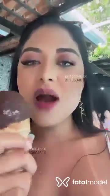 Acompanhante mulher morena (o) de olhos castanhos em Brasília Acompanhante mulher morena (o) de olhos castanhos em Brasília - Sther