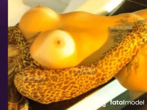 Acompanhante mulher loira (o) de olhos castanhos em Itajaí - CristalJu