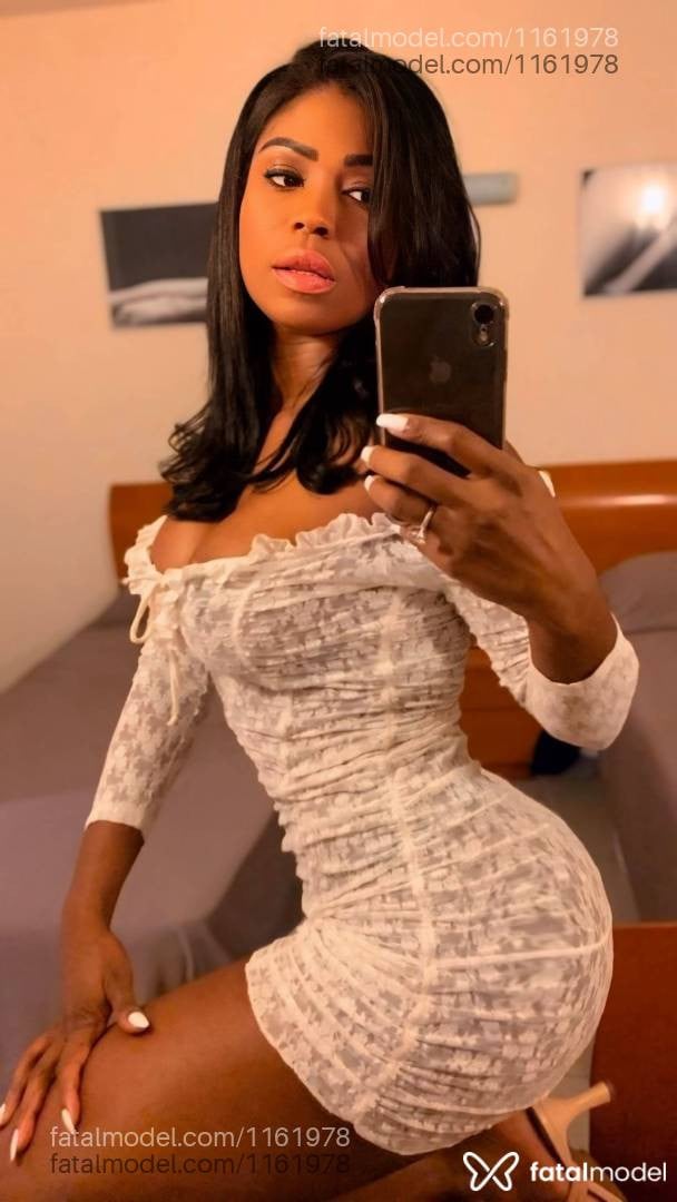 Acompanhante mulher morena (o) de olhos pretos - Amanda Linsss