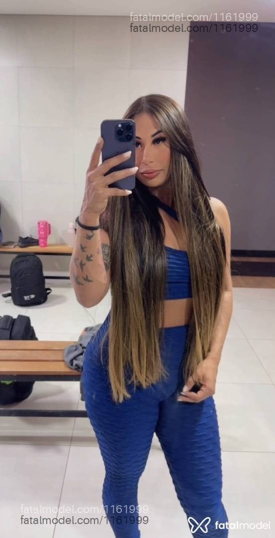 Acompanhante mulher com cabelo colorido de olhos castanhos - SABRINA