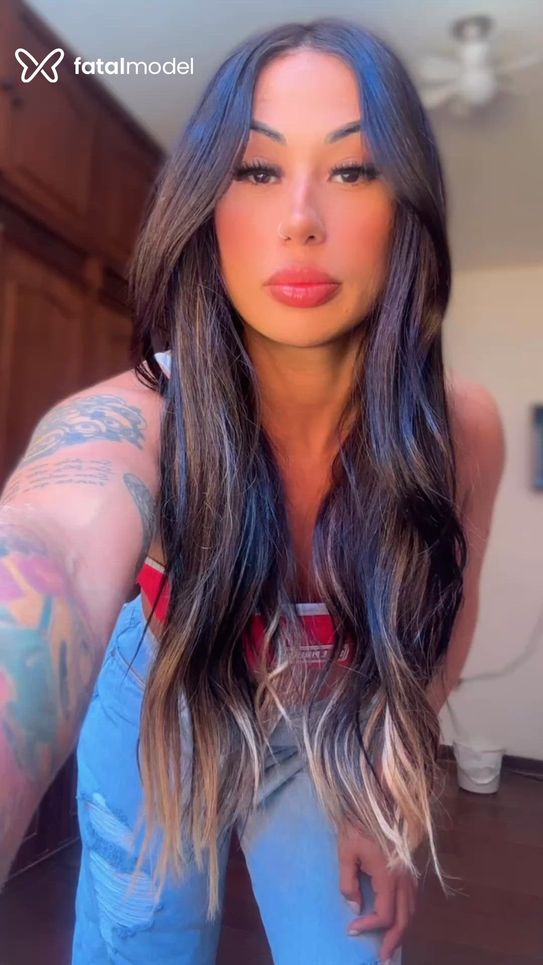 Acompanhante mulher com cabelo colorido de olhos castanhos em Bragança Paulista Acompanhante mulher com cabelo colorido de olhos castanhos em Bragança Paulista - SABRINA