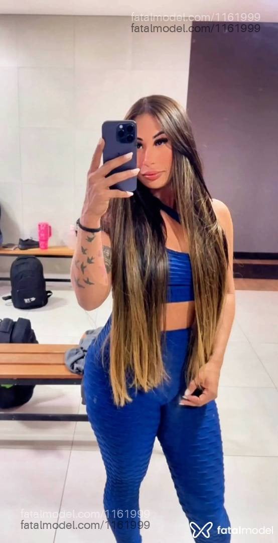 Acompanhante mulher com cabelo colorido de olhos castanhos - SABRINA