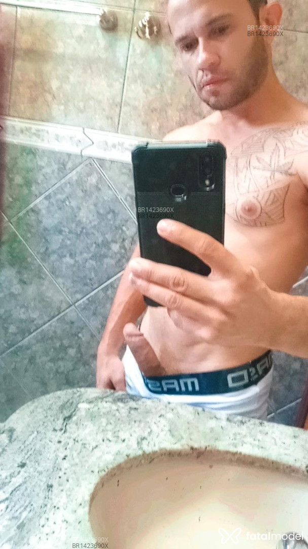 Acompanhante homem com cabelo castanho de olhos castanhos - Pedro Acompanhante homem com cabelo castanho de olhos castanhos - Pedro