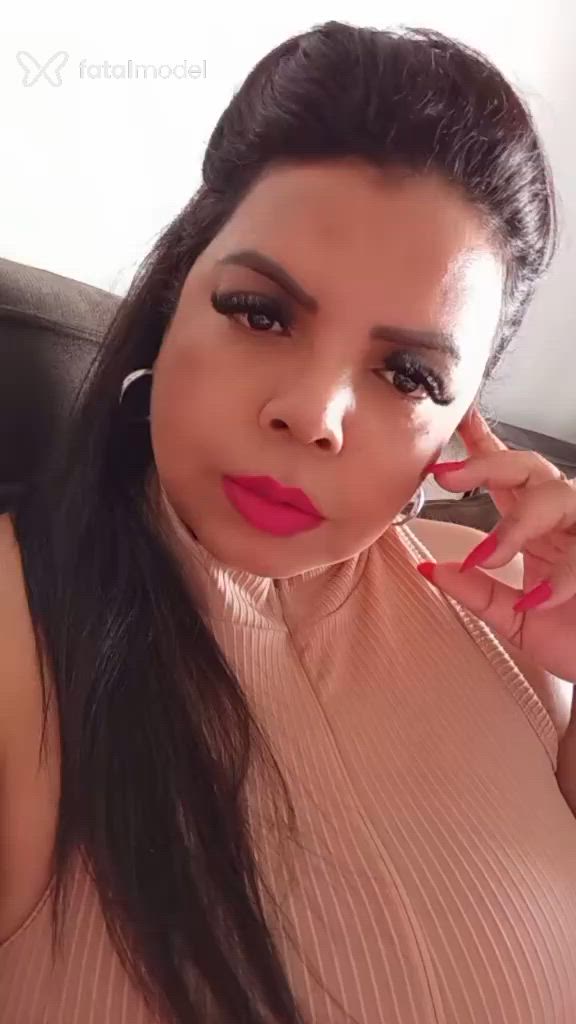 Acompanhante mulher morena (o) de olhos pretos - Nay Gomes
