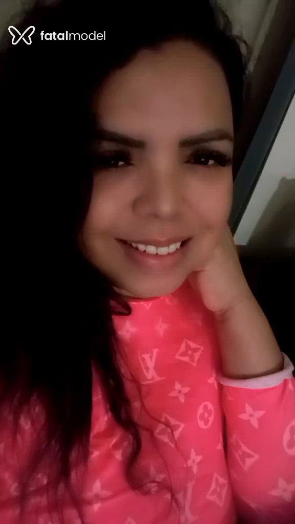 Acompanhante mulher morena (o) de olhos pretos - Nay Gomes