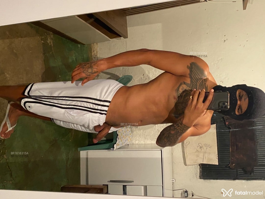 Acompanhante homem com cabelo castanho de olhos castanhos em Belo Horizonte Acompanhante homem com cabelo castanho de olhos castanhos em Belo Horizonte - Bradock