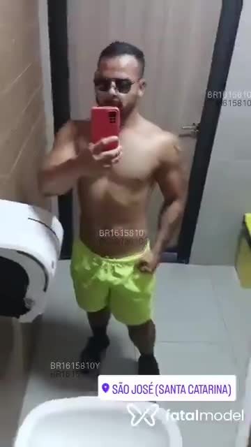 Acompanhante homem morena (o) de olhos castanhos em São José - Rodrigo