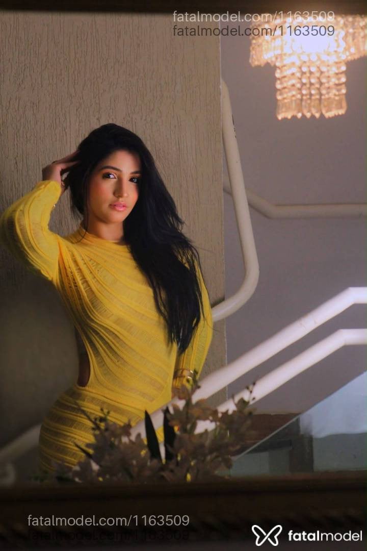 Acompanhante mulher morena (o) de olhos mel - Bruna