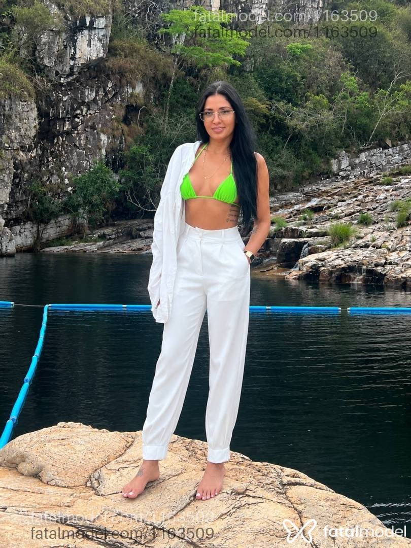 Acompanhante mulher morena (o) de olhos mel - Bruna
