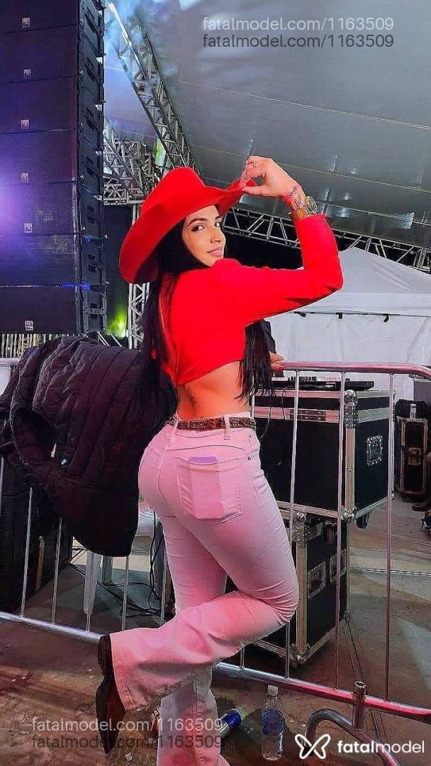 Acompanhante mulher morena (o) de olhos mel em Uberaba - Alice buarque