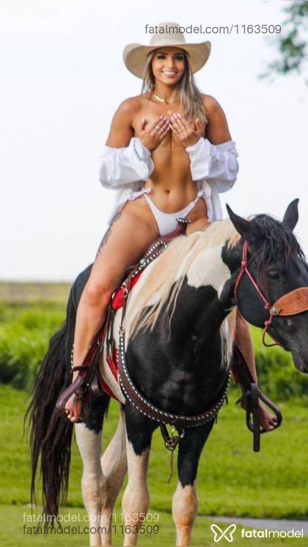Acompanhante mulher morena (o) de olhos mel - Bruna