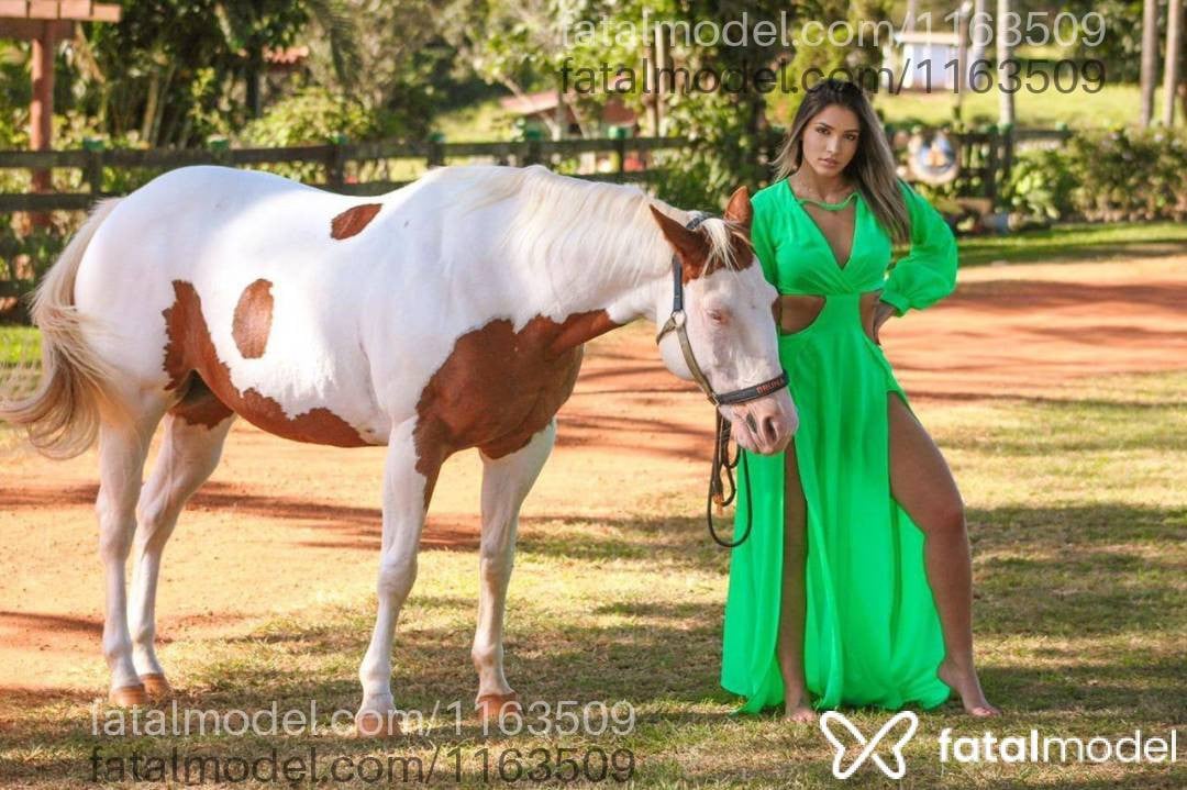 Acompanhante mulher morena (o) de olhos mel - Bruna