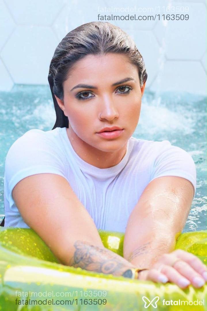 Acompanhante mulher morena (o) de olhos mel - Bruna