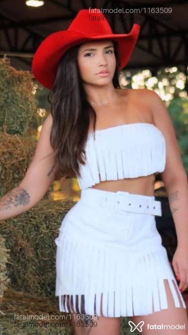 Acompanhante mulher morena (o) de olhos mel - Bruna