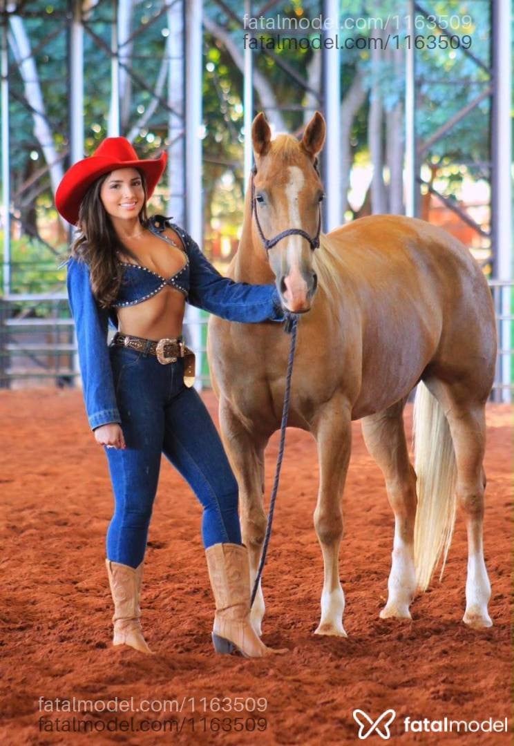 Acompanhante mulher morena (o) de olhos mel - Bruna