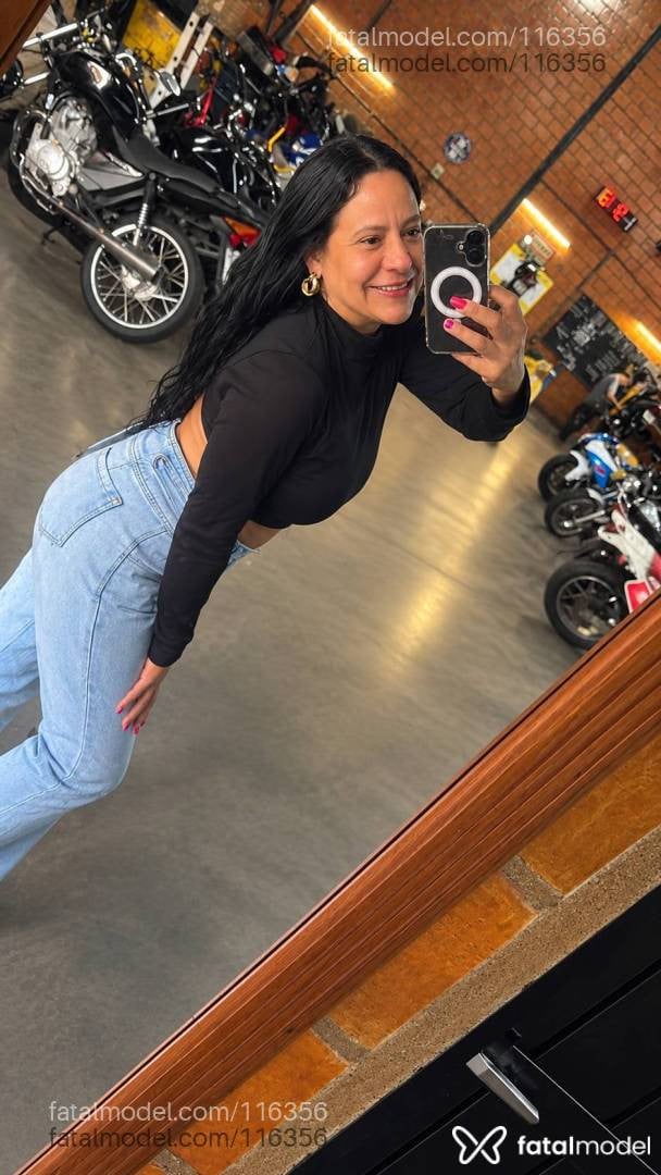 Acompanhante mulher com cabelo castanho de olhos castanhos - Carmen