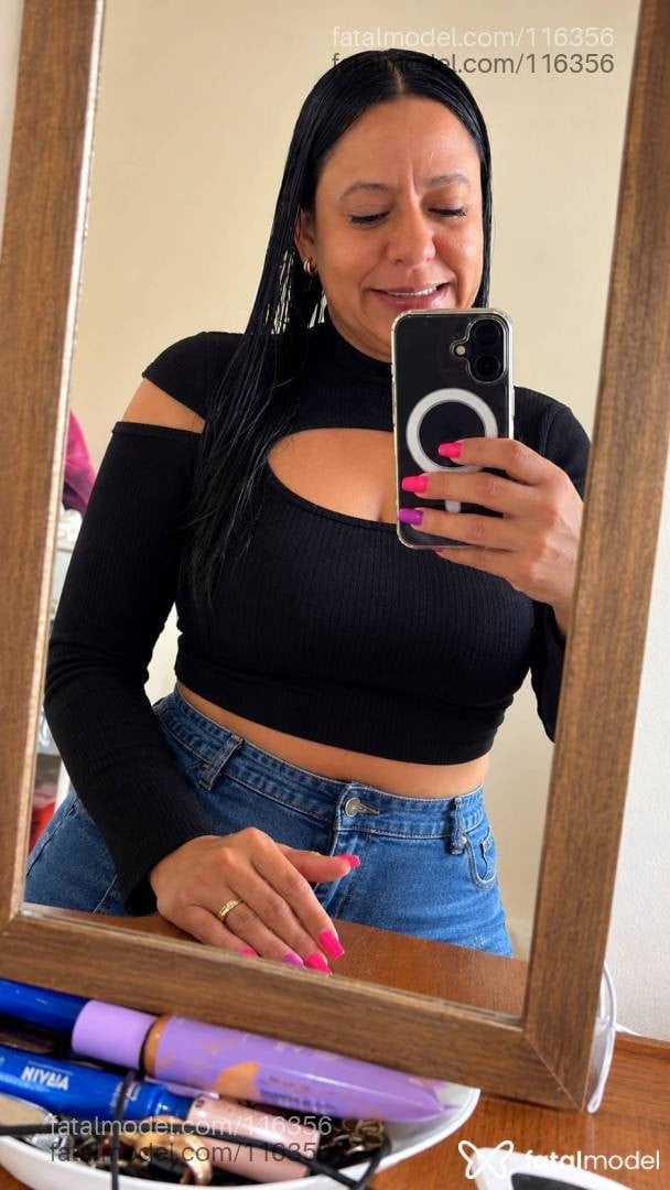 Acompanhante mulher com cabelo castanho de olhos castanhos - Carmen