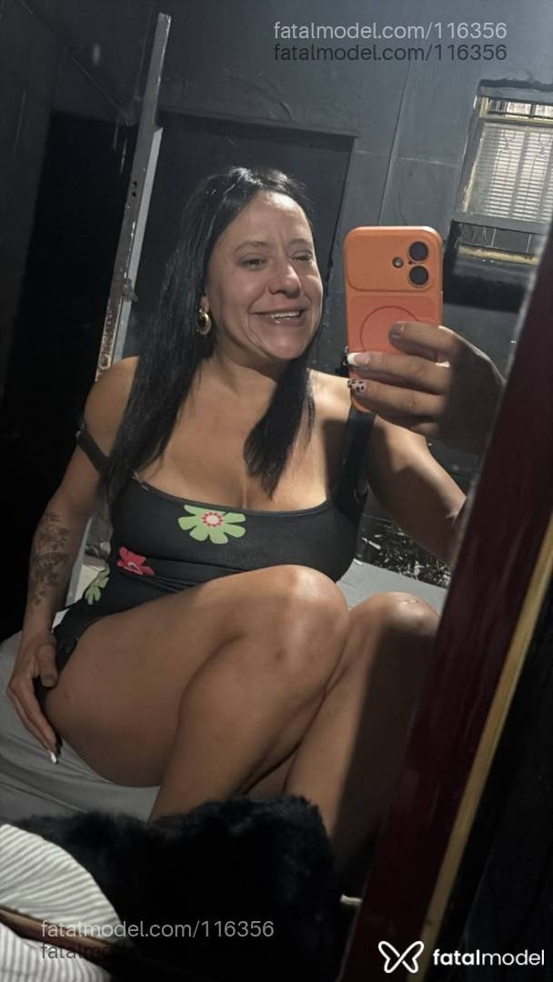Acompanhante mulher com cabelo castanho de olhos castanhos - Carmen