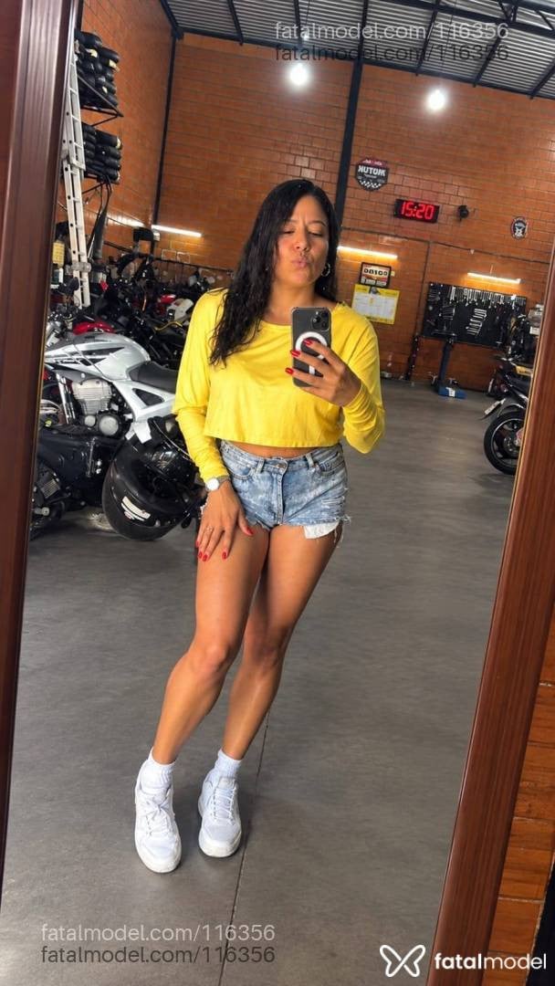 Acompanhante mulher com cabelo castanho de olhos castanhos - Carmen
