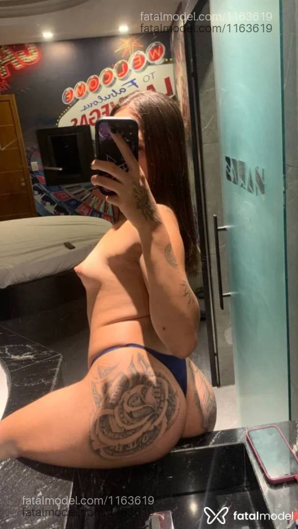 Acompanhante mulher trans com cabelo castanho de olhos castanhos - Rafaela