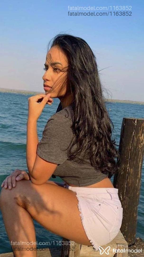 Acompanhante mulher morena (o) de olhos pretos - Mirella Scarlett