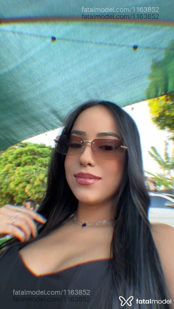 Acompanhante mulher morena (o) de olhos pretos - Mirella Scarlett