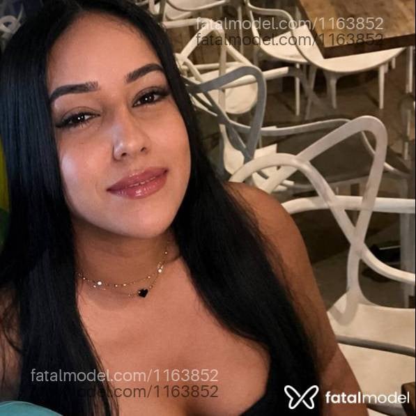 Acompanhante mulher morena (o) de olhos pretos - Mirella Scarlett