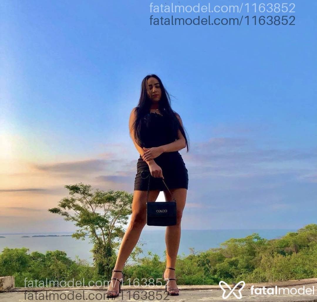 Acompanhante mulher morena (o) de olhos pretos - Mirella Scarlett