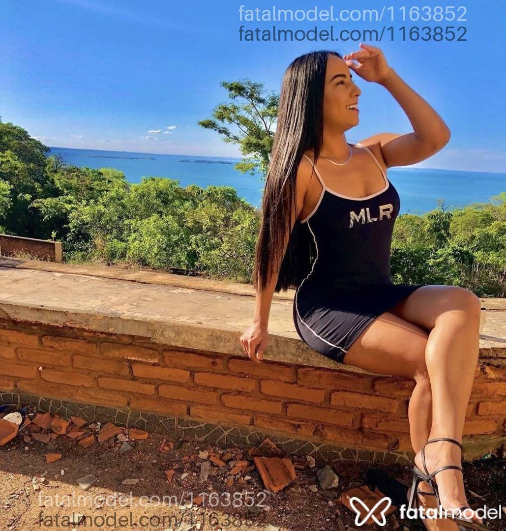 Acompanhante mulher morena (o) de olhos pretos - Mirella Scarlett