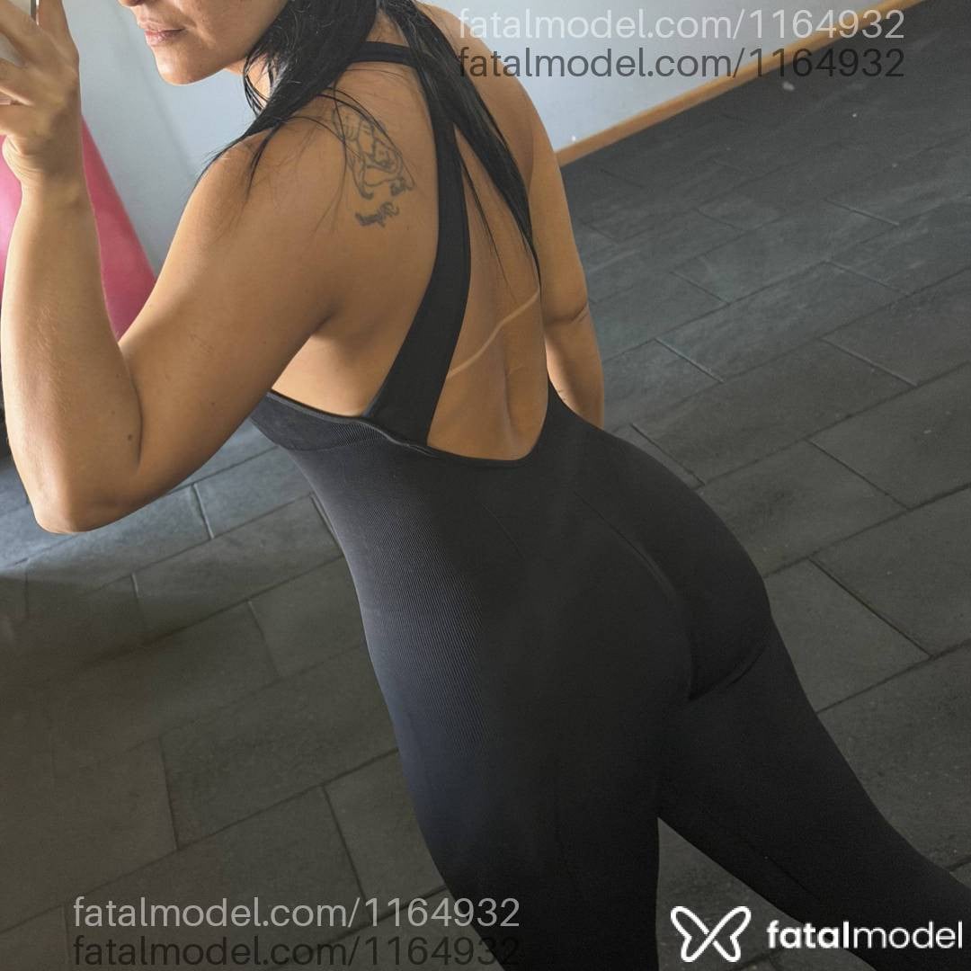 Acompanhante mulher morena (o) de olhos castanhos - Melyssa